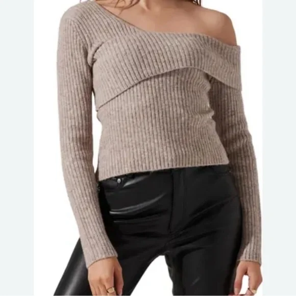 ASTR Assymetric Foldover One Shoulder Rib Sweater - Picture 2 of 12